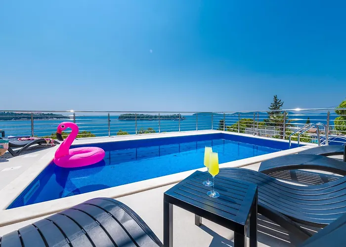 Pool Deck Comfort Apartment
