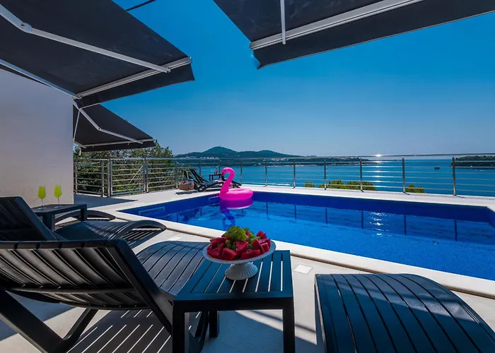 Pool Deck Comfort Apartment